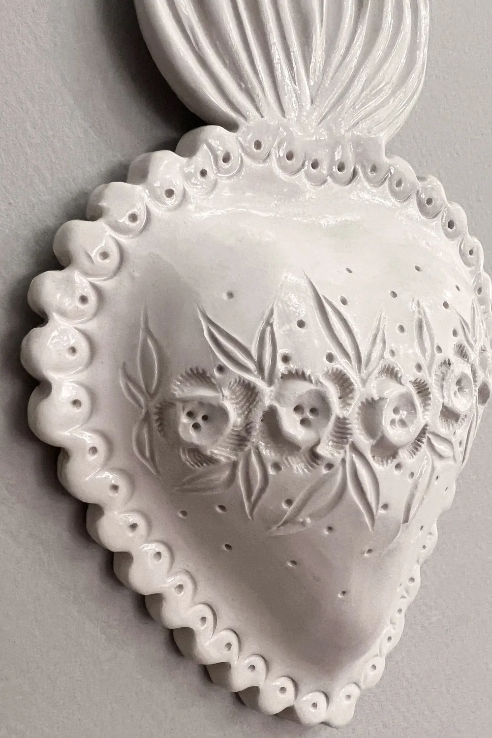 Biankaléone Ex-voto bombé couronne fleurie 10 x 17 cm
