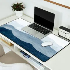 Society6 Indigo Watercolor Mountains tapis de bureau bleu