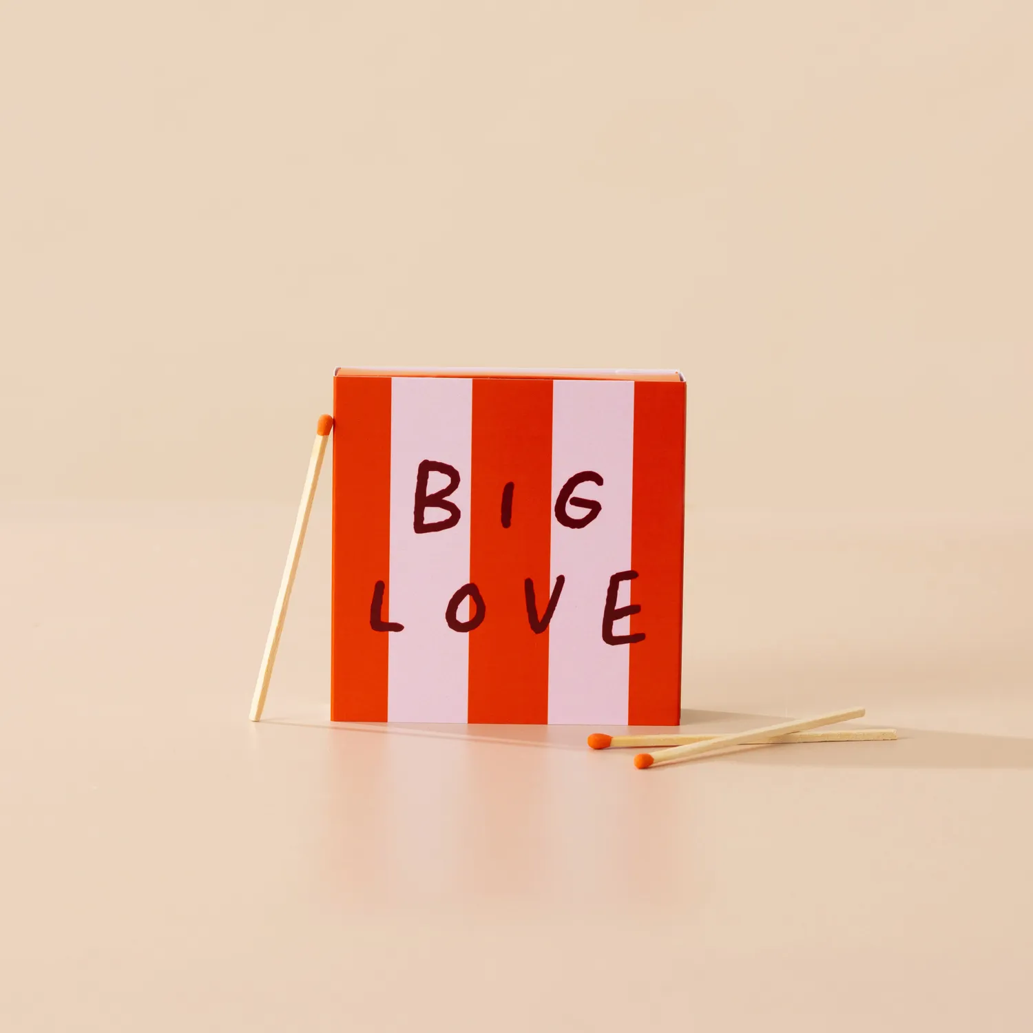 Maddison Ball Big Love boîte d'allumettes carrée orange
