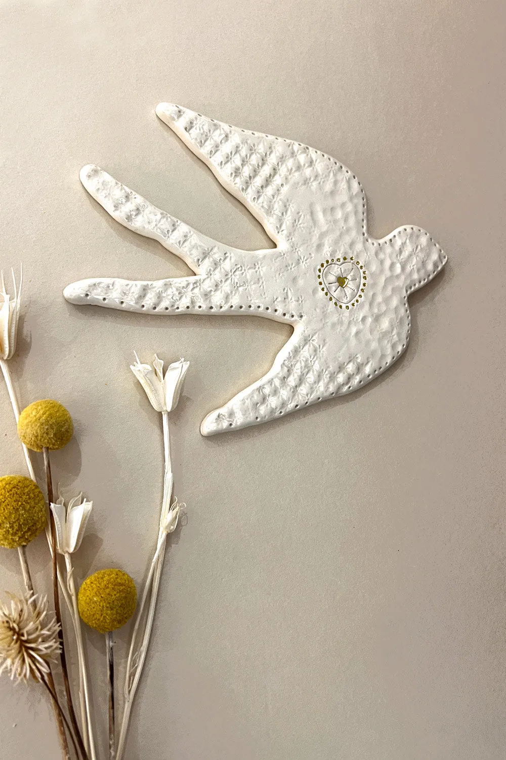 Biankaléone Hirondelle au coeur d’or décor mural 13x17 cm