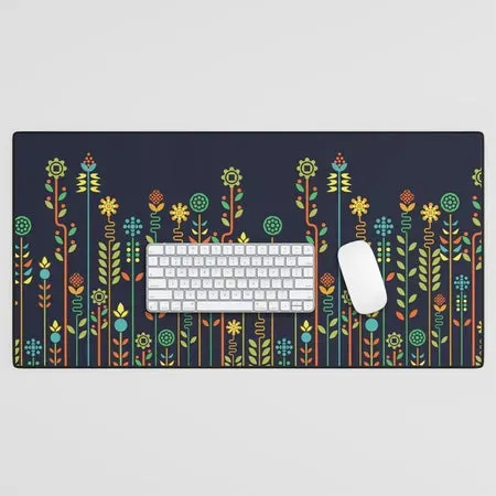Society6 Overgrown Flowers tapis de bureau fleurs fond bleu