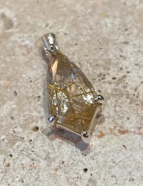 Galerie Kara pendentif argent quartz rutile lithothérapie