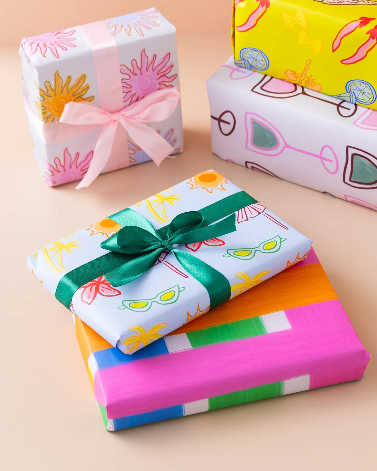 Maddison Ball Rainbow Stripe papier cadeau 50x70 rayures