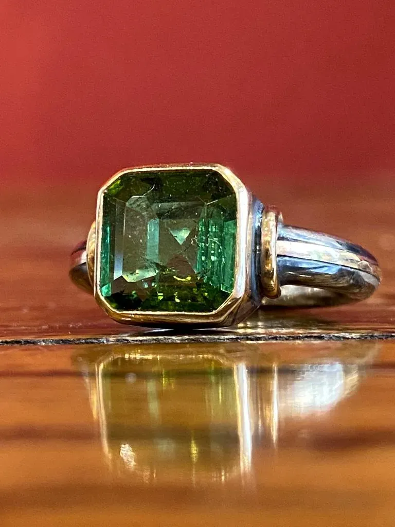 Galerie Kara bague en argent, or et tourmaline verte