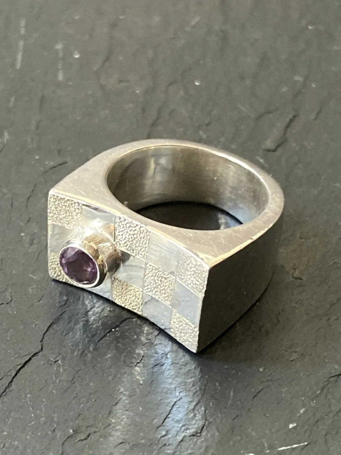 Galerie Kara bague Damier améthyste argent Eleonora Aromando