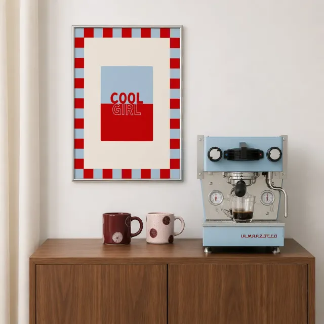 Maddison Ball Cool Girl in Baby Blue & Crimson affiche tirage mat