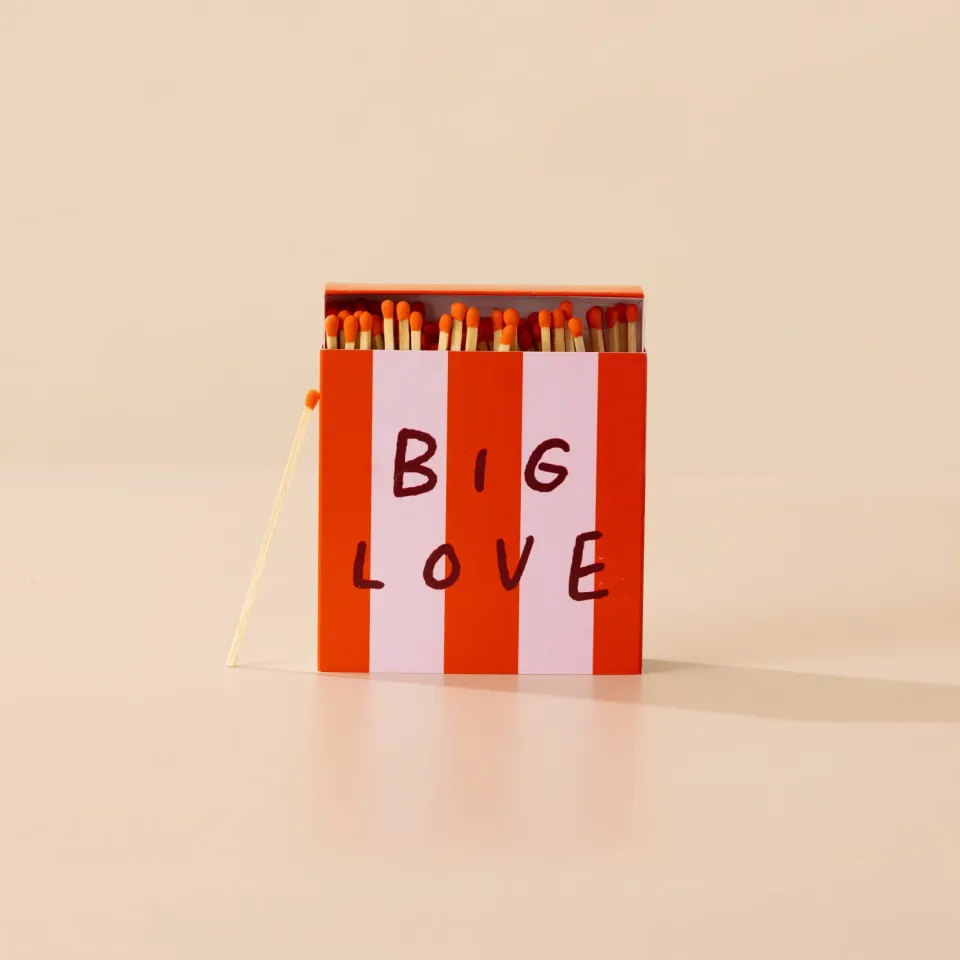 Maddison Ball Big Love boîte d'allumettes carrée orange