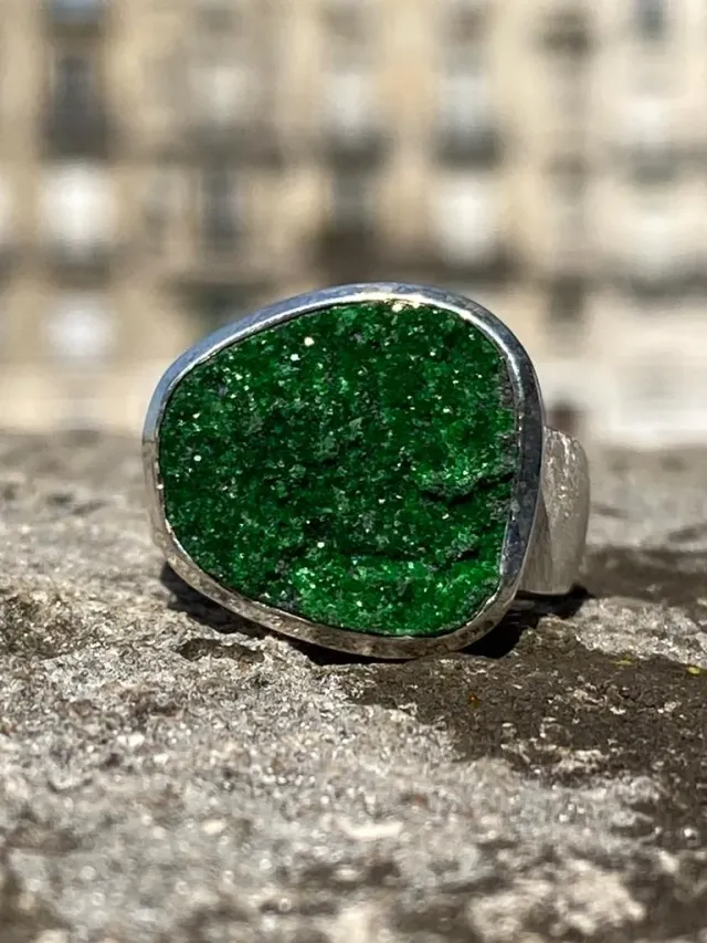 Galerie Kara bague argent brossé uvarovite verte