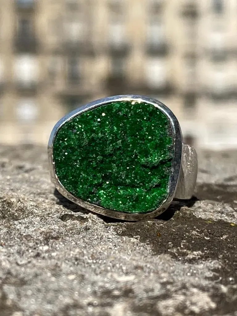 Galerie Kara bague argent brossé uvarovite verte