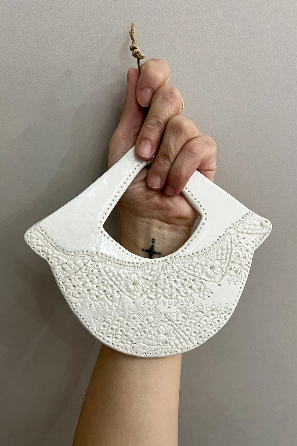 Biankaléone Parure à dentelle fleurie bijou de mur 15 x 17 cm