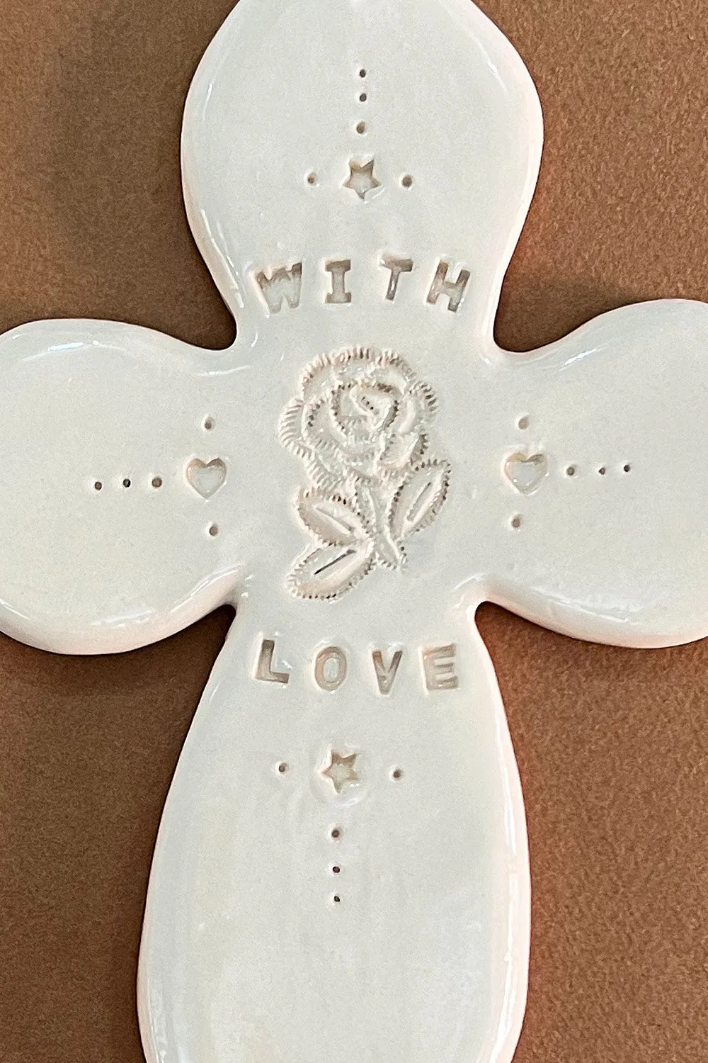 Biankaléone Croix With Love croix murale 12,5 x 16,5 cm