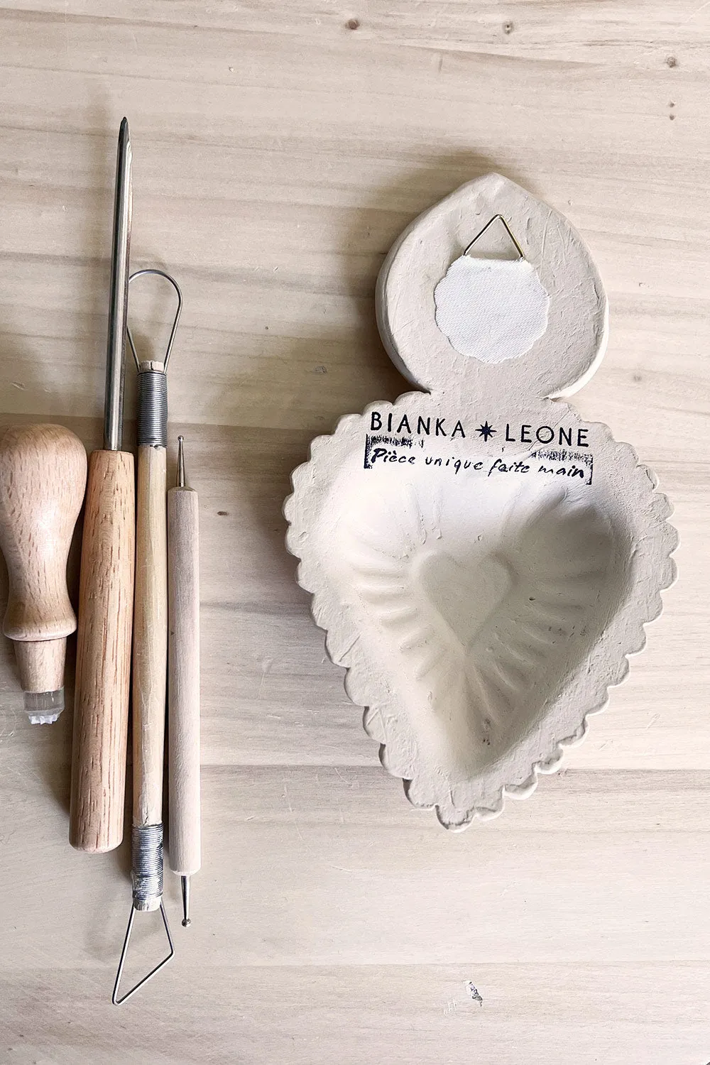 Biankaléone Ex-voto bombé couronne fleurie 10 x 17 cm