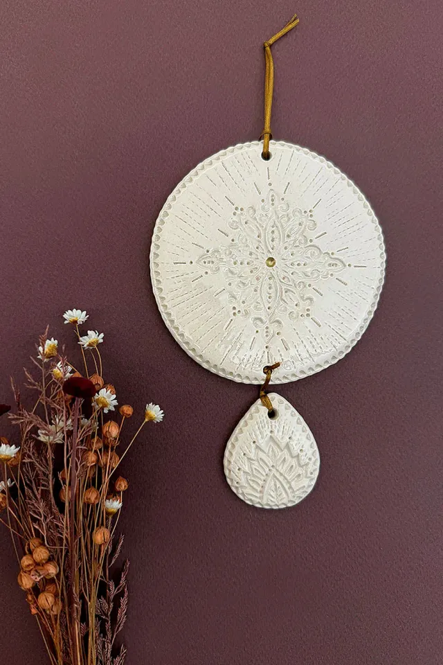Biankaléone Talisman au point d'or décoration murale