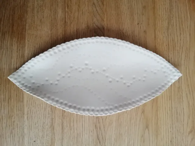 Sandrine Ramona Feuille biscuit porcelaine 26x12 cm