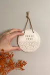 Biankaléone Médaillon Sweet home décor mural 10,5 cm