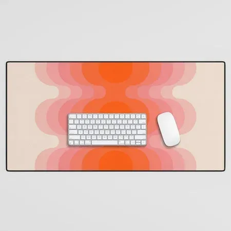 Society6 Strawberry Echo In tapis de bureau ovals rouges
