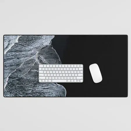 Society6 Sable Noir Islande tapis de bureau grand photo