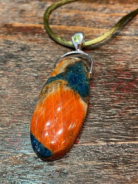 Galerie Kara pendentif calcite bélière argent péridot