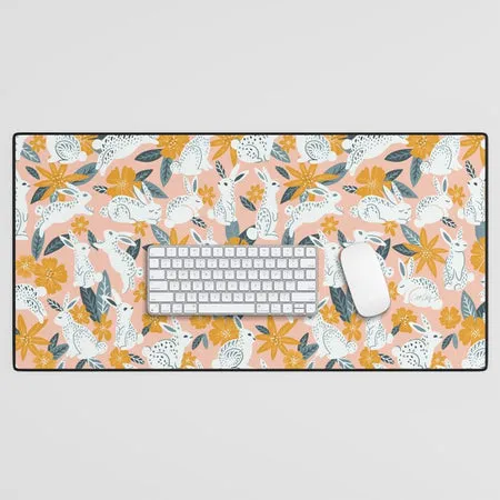 Society6 Bunnies & Blooms tapis de bureau lapins fleurs