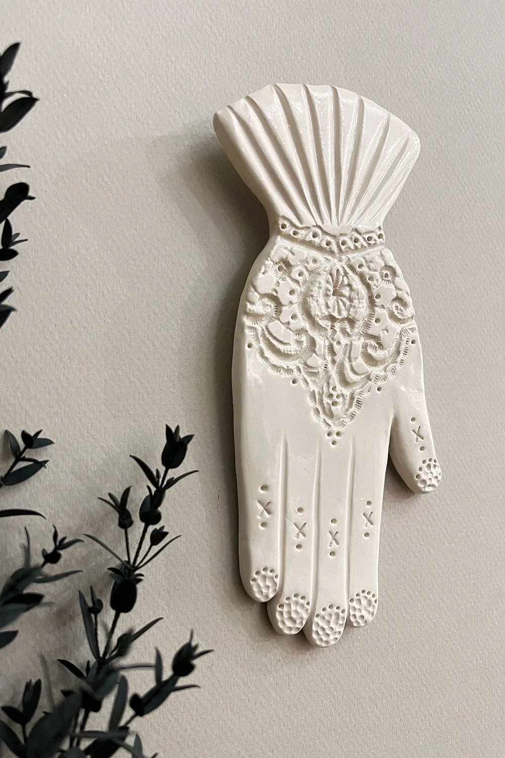 Biankaléone Main à pointe de dentelle bijou de mur 7,5x17,5 cm
