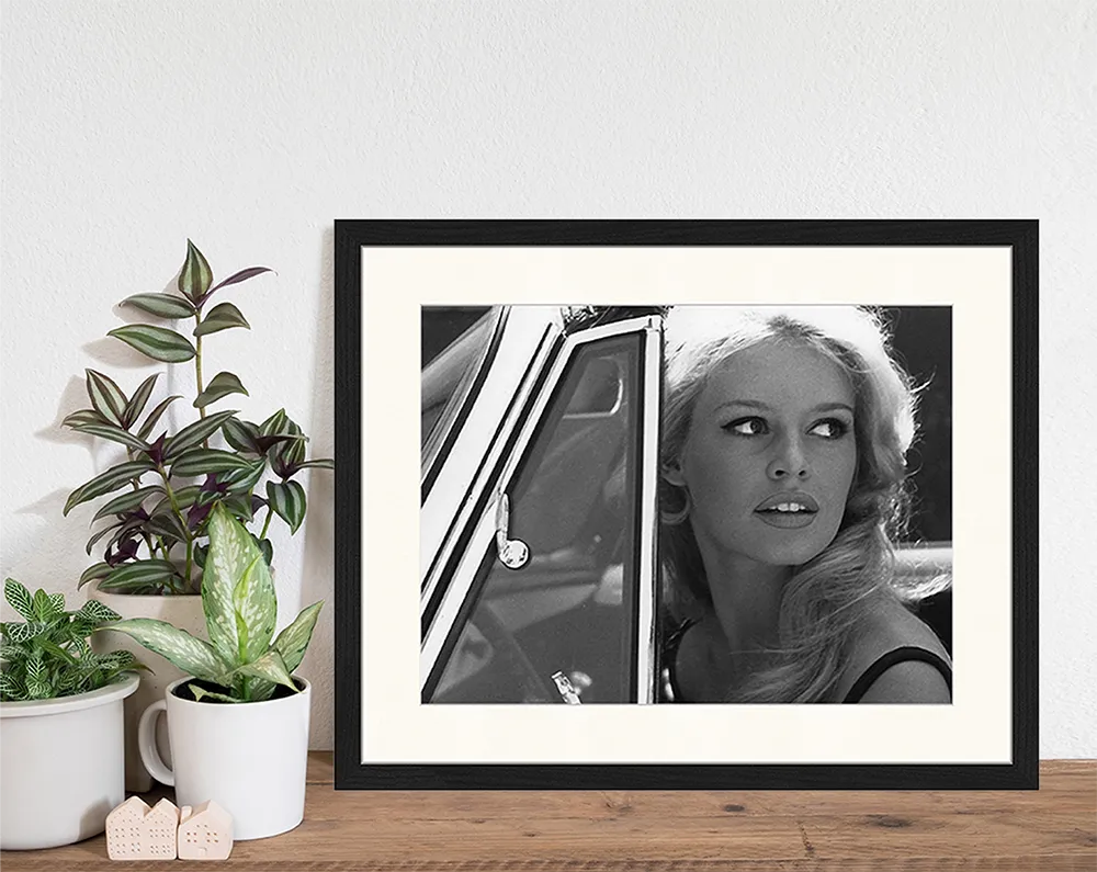 Any Image Jacob Baden Brigitte Bardot Driving affiche encadrée noir et blanc