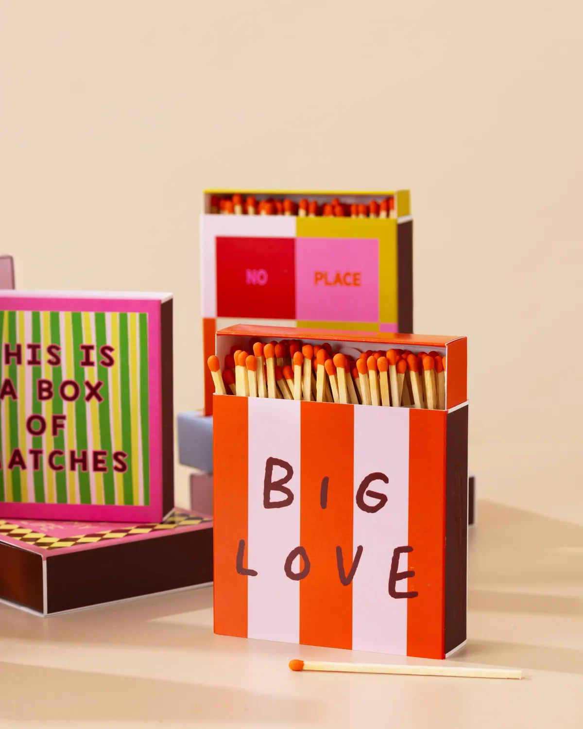 Maddison Ball Big Love boîte d'allumettes carrée orange