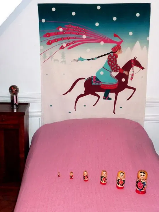 Mademoiselle Tiss Anastasyia tête de lit