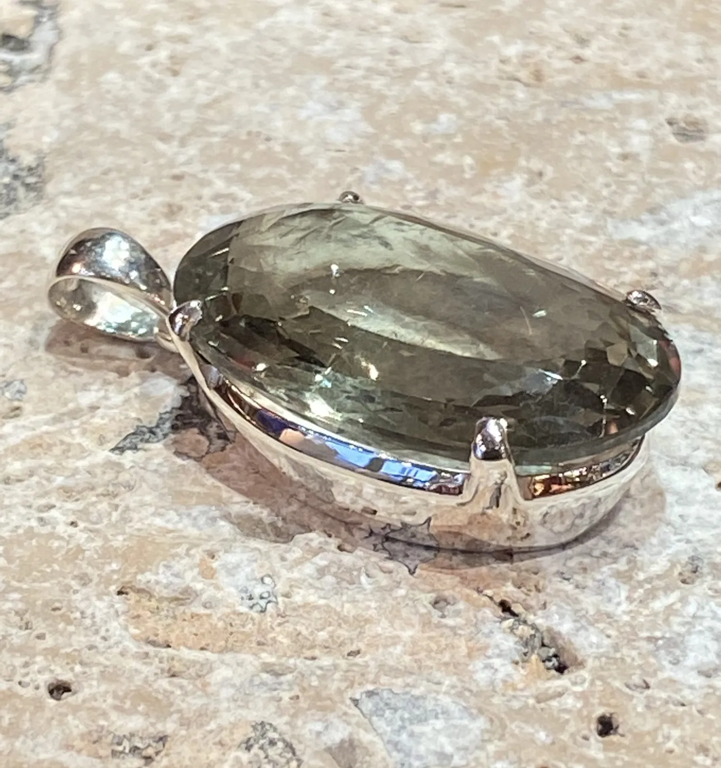 Galerie Kara Green pendentif en argent et prasiolite