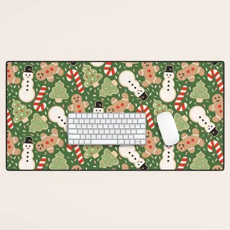Society6 Sweet Christmas Cookies on Green tapis de bureau vert