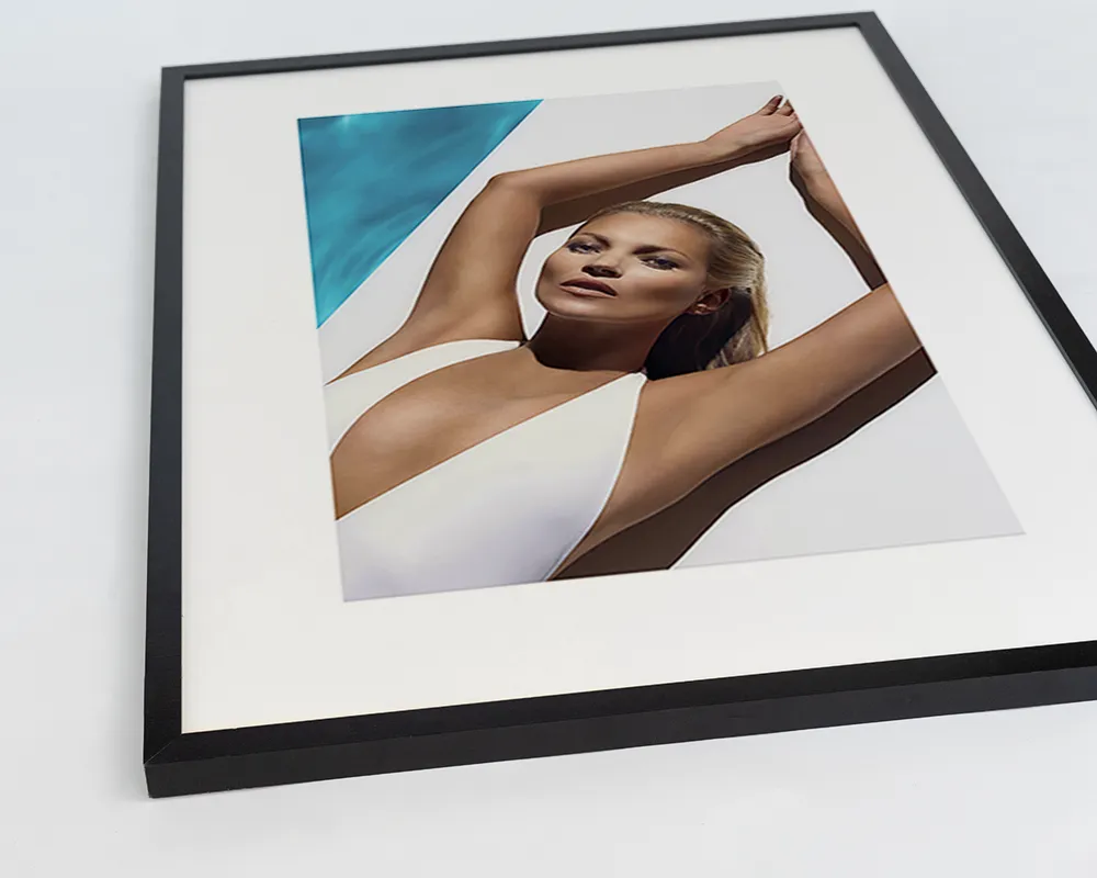 Any Image Kate Moss at the Pool photo encadrée star