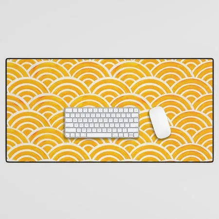 Society6 Seigaiha Marigold tapis de bureau vagues crème