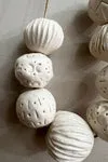 Biankaléone Grand collier de perles décoration murale 33 cm