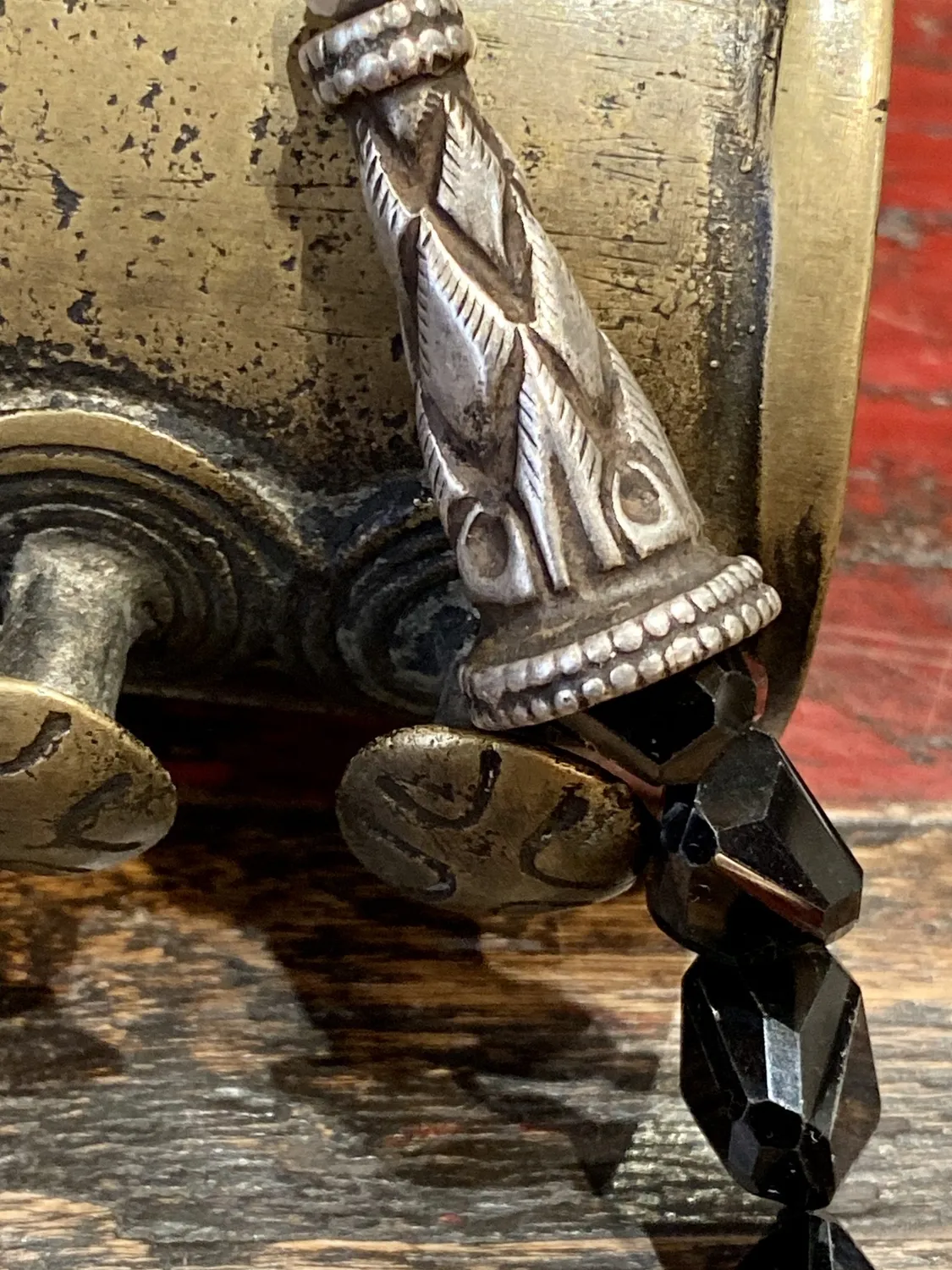 Galerie Kara Raj collier spinelle noire argent
