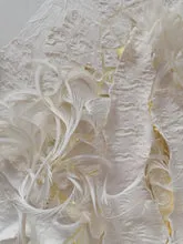 Sandrine Ramona Blanches plumes, blanche porcelaine œuvre murale