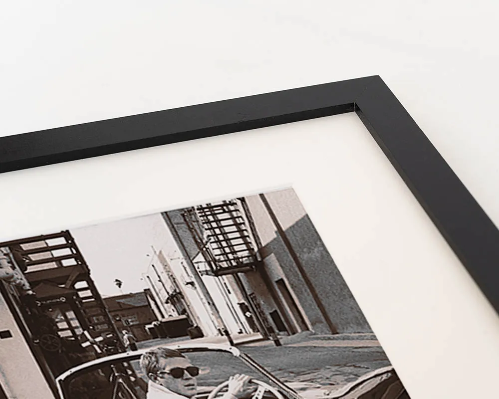 Any Image Steve McQueen in his Jaguar photo encadrée noir et blanc