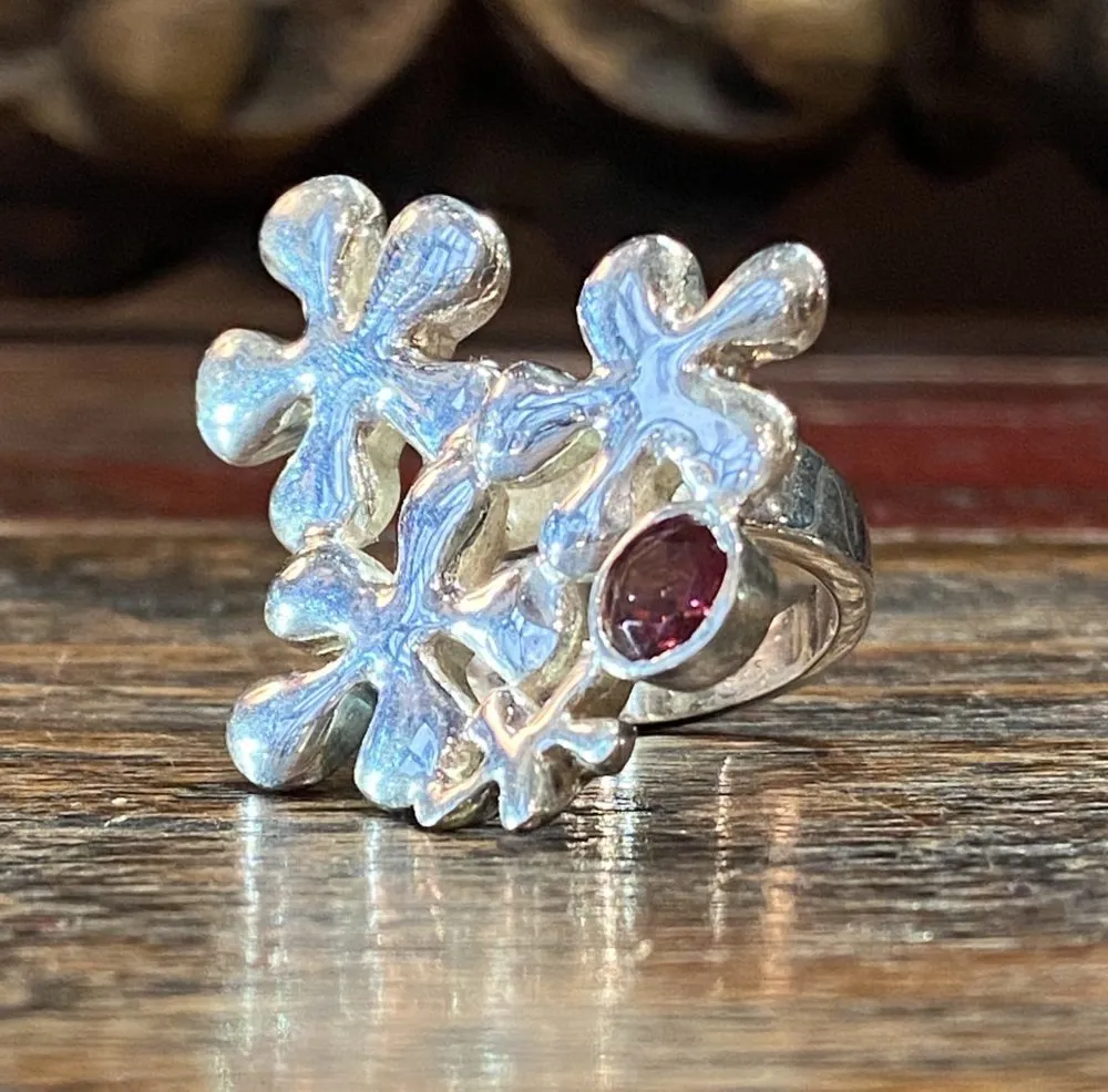Galerie Kara Marguerite bague grenat argent sterling