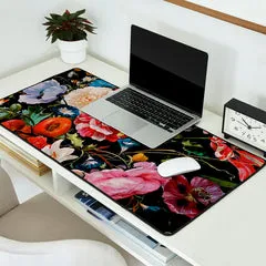 Society6 Night Garden XXXVI tapis de bureau fleurs fond noir