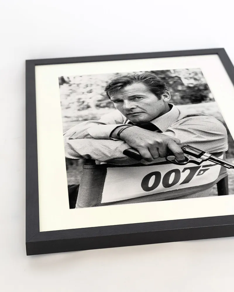 Jacob Baden Sir Roger Moore 007 toile encadrée photo 007