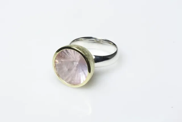 Galerie Kara Corolle bague en quartz rose argent et vermeil