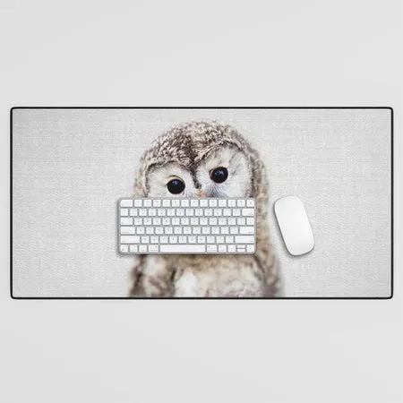 Society6 Baby Owl Colorful tapis de bureau chouette