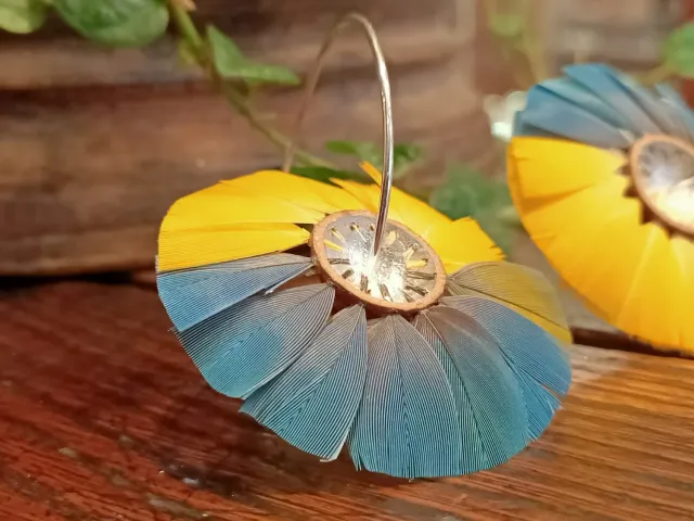 Galerie Kara Marine Cauvin boucles plumes glands