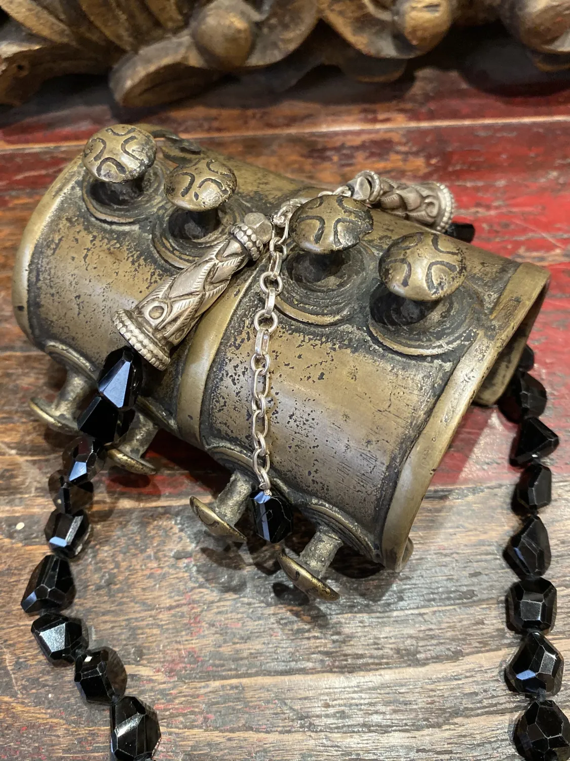 Galerie Kara Raj collier spinelle noire argent
