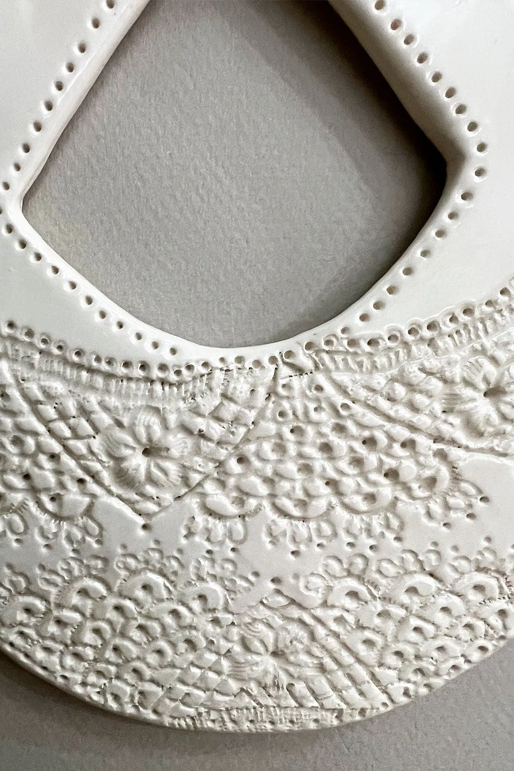 Biankaléone Parure à dentelle fleurie bijou de mur 15 x 17 cm