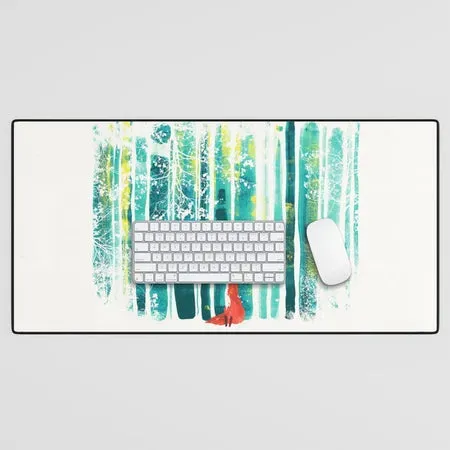 Society6 Fox in quiet forest tapis de bureau renard