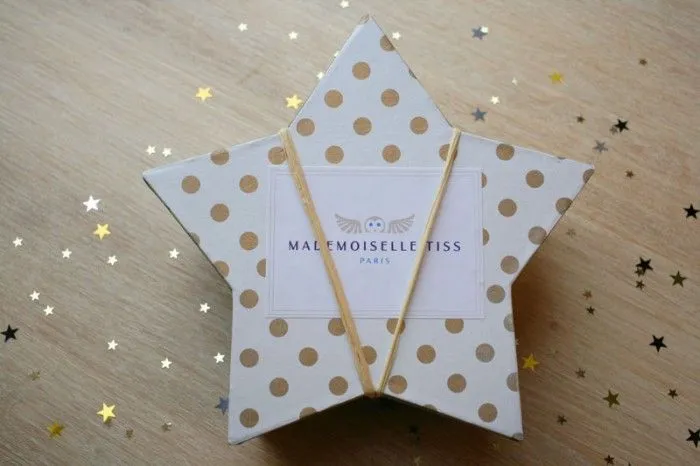 Mademoiselle Tiss Box Cadeau tête de lit