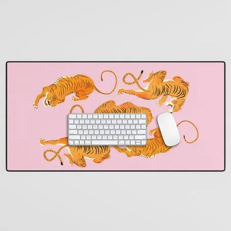 Society6 Three Fierce Tigers tapis bureau tigres