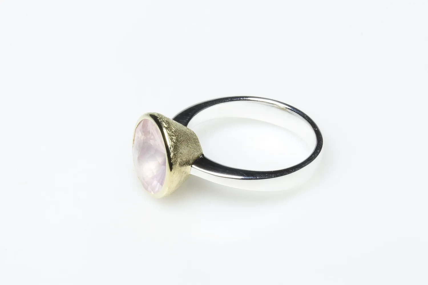 Galerie Kara Eglantine bague quartz rose argent