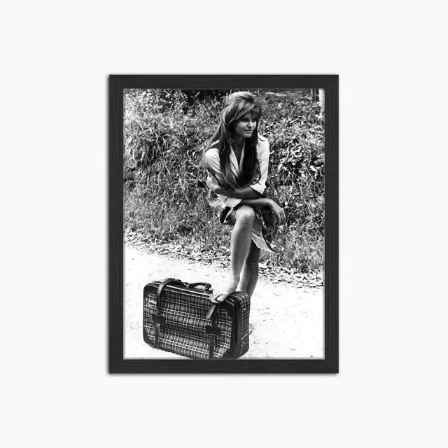 Any Image Claudia Cardinale in a scene from the 1961 film Girl with a Suitcase affiche encadrée