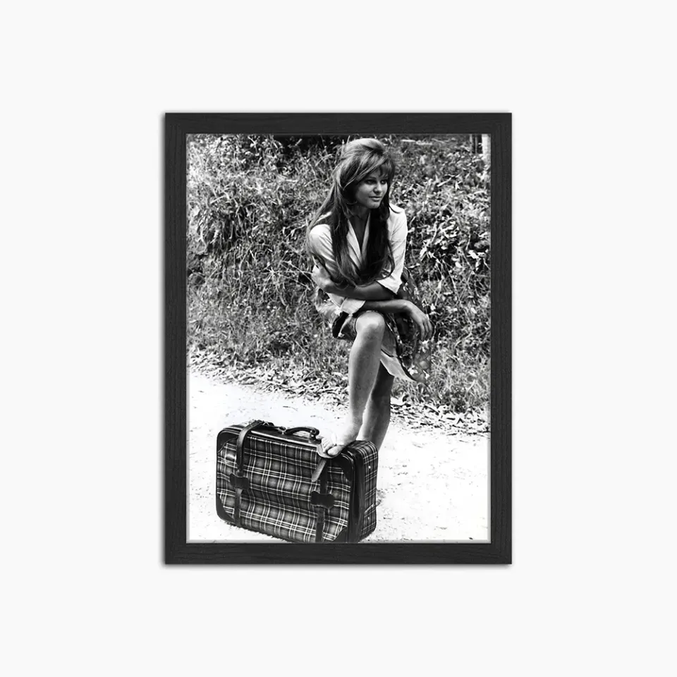 Any Image Claudia Cardinale in a scene from the 1961 film Girl with a Suitcase affiche encadrée