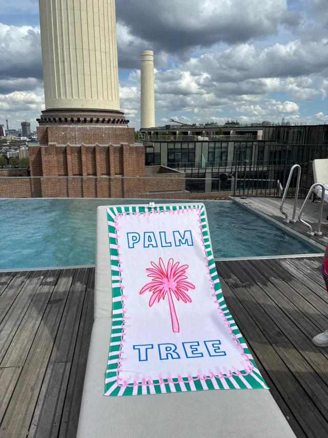 Maddison Ball Palm Tree Beach Towel serviette de plage